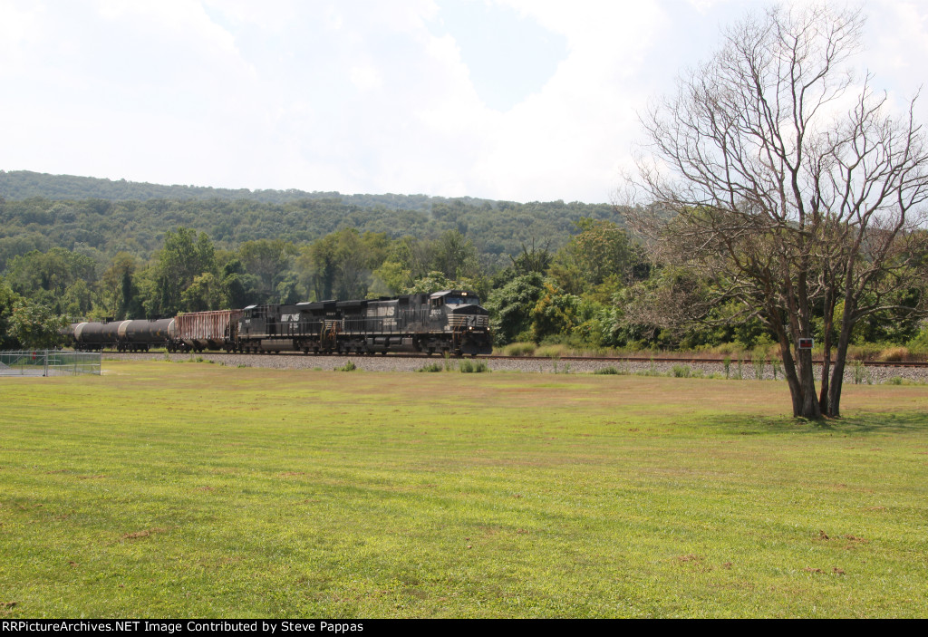 NS 9603 leads a westbund at Marysville PA